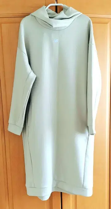 [새상품] 뉴발란스 후드티 베이지 원피스