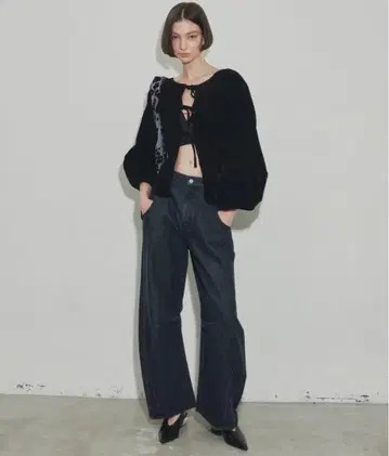 앞 리본 볼륨 퍼프 소매 시어 벨로아 상의