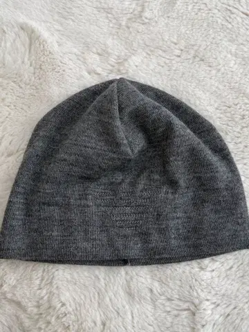 엠포리오 아르마니 그레이 니트 모자 M 사이즈