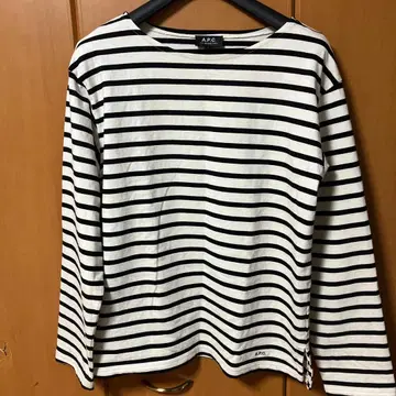 A.P.C. 보더 티셔츠