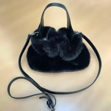 블랙 퍼 미니 숄더백