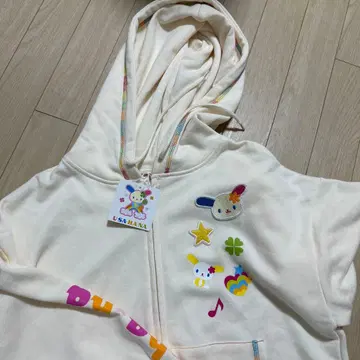 우사하나 우사하나 스핀스 SPINNS 산리오 후드티 베이지