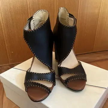 LilyBrown 바이컬러 파이핑 샌들 BLK M