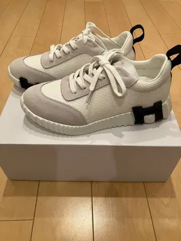 스니커즈 화이트 블랙 밑창 23cm 미사용 새상품