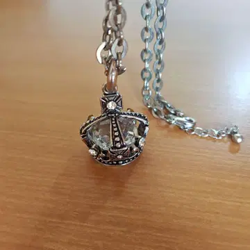 BPN 왕관 크라운 목걸이