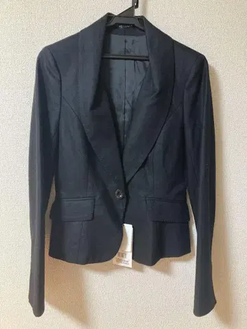 미사용 새상품 MATIERA 블랙 테일러드 자켓 헤치마 옷깃