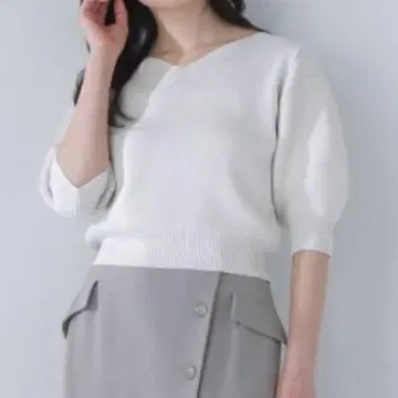 NATURAL BEAUTY BASIC 뉴앙스 넥 라메 폼 니트