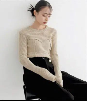 미사용 새상품 LIAN (리안) 뷔스티에 디자인 리브 니트탑 아이보리