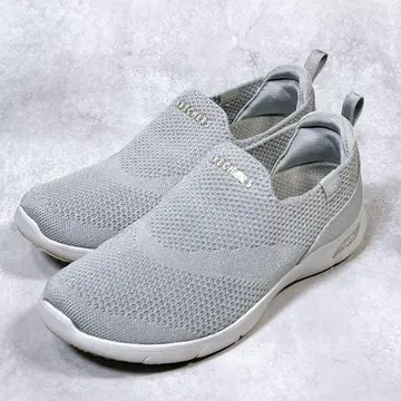 새상품급 [스케쳐스] 아치핏 (22.5) 경량 메쉬 스니커즈