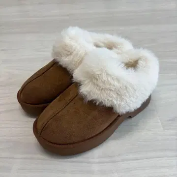 무스탕 보아 통굽 샌들
