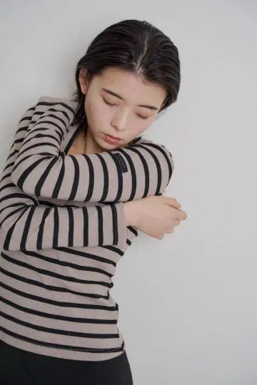 VALLAN U넥 미니 롱 티셔츠 U넥 미니 롱 T