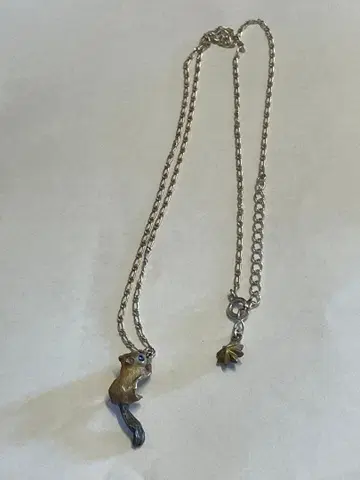 DECO vienya 데코비냐 모몽가 목걸이
