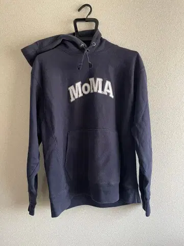 MoMA 챔피온 네이비 리버스 위브 후드티