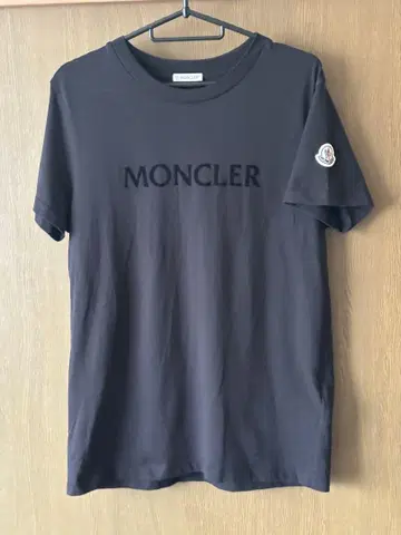 MONCLER 블랙 반팔 T셔츠