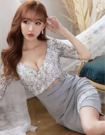 Jewels 그레이 레이스 소매 타이트 드레스