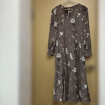 릴리안캐럿 꽃무늬 V넥 롱 원피스