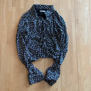anuke/ Flower Shirring Shirts