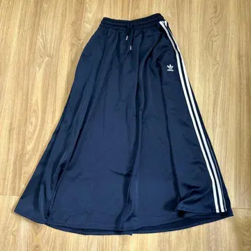 adidas 플레어 스커트