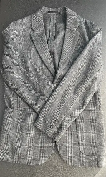 UNIQLO 그레이 체크 무늬 테일러드 자켓 M 사이즈