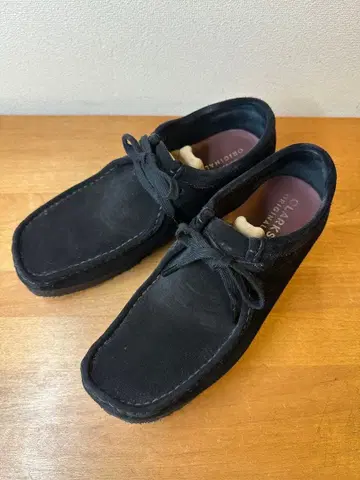 클락스 오리지널 왈라비 로우컷 스웨이드 블랙