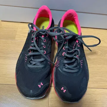Under Armour 러닝화 블랙/핑크 24.5cm
