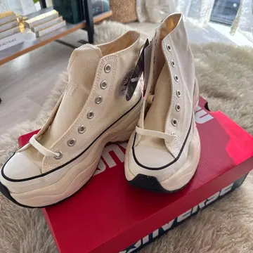 CONVERSE ALL STAR 아이보리 하이컷 통굽 스니커즈 23.5
