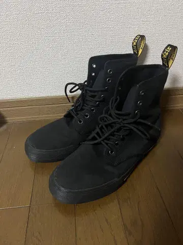 블랙 하이컷 스니커즈