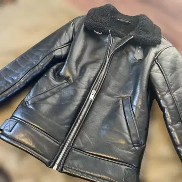 ZARA 블랙 가죽 자켓 S사이즈