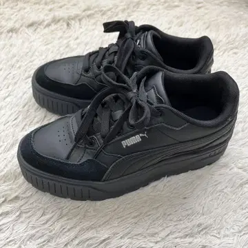 PUMA 블랙 스니커즈 23.5