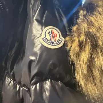 MONCLER 블랙 다운 자켓 퍼 포함