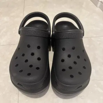 CROCS 블랙 베이 클로그 샌들 통굽