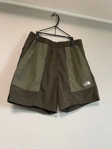 THE NORTH FACE 올리브색 숏팬츠 카키