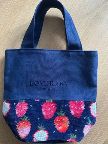 LOVERARY 이치고 패턴 핸드백 네이비