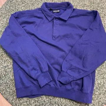 짧은 기장 카라 부착 patagonia 퍼플 맨투맨 M
