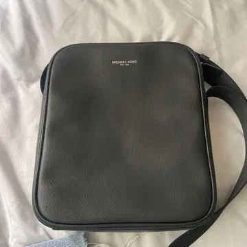 마이클코어스 숄더백 주름 가죽 은색 로고 사코슈