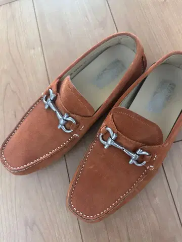 Ferragamo 브라운 스웨이드 로퍼