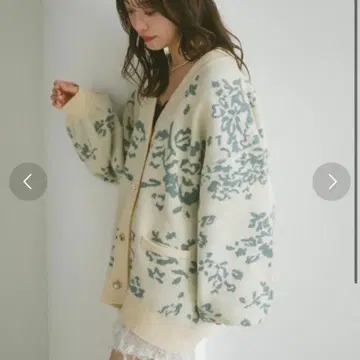ECREL 플라워 비쥬 가디건