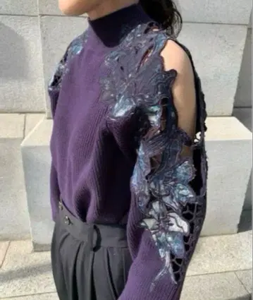 프레이 아이디 자수 하이넥 니트 풀오버
