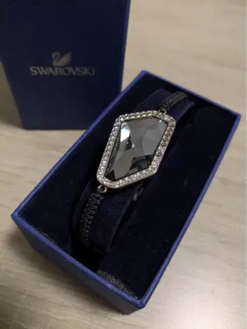 Swarovski 다이아몬드형 뱅글