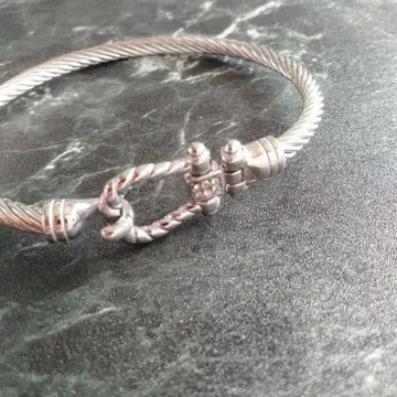 실버 컬러 트위스트 로프 디자인 말굽 뱅글 팔찌