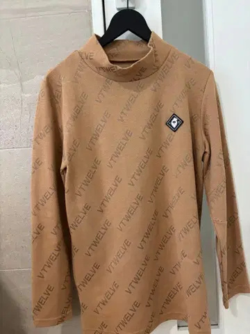 V12 터틀넥 T셔츠