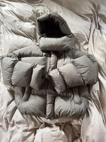 그레이 후드 부착 다운 자켓
