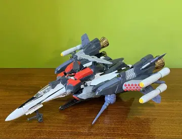 반다이 1/72 VF-25F 아머드 메시아 발키리