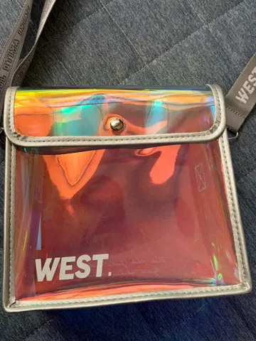 WEST. 홀로그램 백
