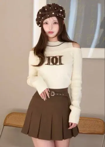 다리치 로고 니트탑