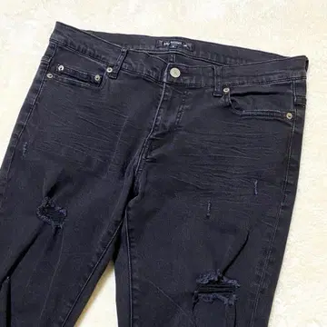 [ 새상품급 ] 잭로즈 스키니 데님 데미지 가공 밑단 지퍼 블랙 L