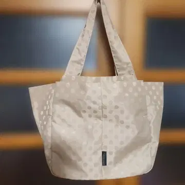 경량, 베이지 물방울 패턴 토트백 미사용