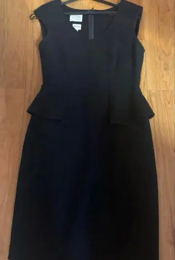 새상품급 ARMANI 슬리브리스 페플럼 원피스 40