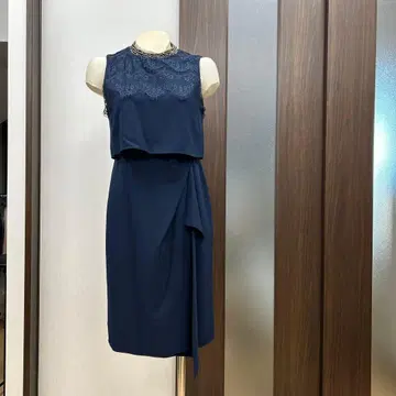 네이비 레이스 장식 드레스