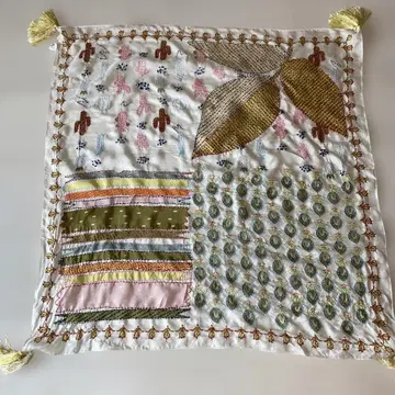 새상품급 완판 nest Robe 실크 자수 스카프 수작업